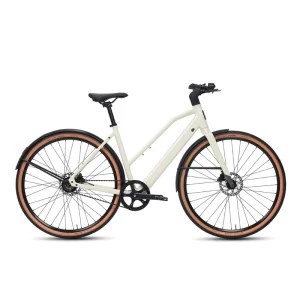 Factory Direct Low-MOQ White Electric Hybrid City Bicycle, Aluminum Frame, 700C Wheels, 250W, 7-Speed, for Leisure and Commuting