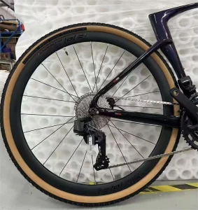 Electric 36V Road Bike with Carbon Fibre Frame 250W Mid Motor Drop Hidden Cable 700c 25km/h Speed