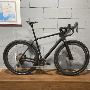 Gravel Carbon Bike with Shi Mano GRX 820 12-Speed and Carbon Wheels 8.2kg Racing Lightweight