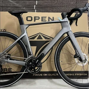 Lightweight R10 Pro 22 Speed Racing Road Bike Carbon Fiber with Disc Brake Carbon Fiber Wind Breaking Riding Feature